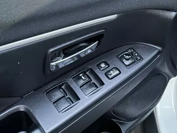 Mitsubishi ASX 2011  4x4 decuplabi  Plafon panoramic