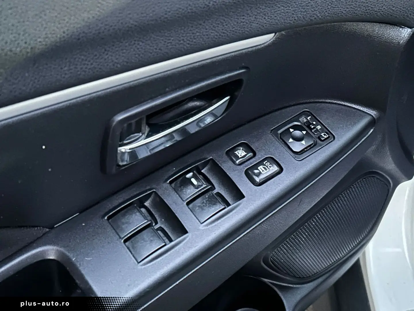 Mitsubishi ASX 2011  4x4 decuplabi  Plafon panoramic