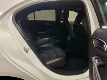 Mercedes-Benz A180