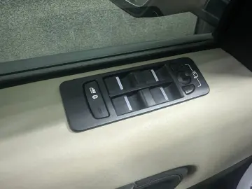 Land-Rover Discovery-Sport
