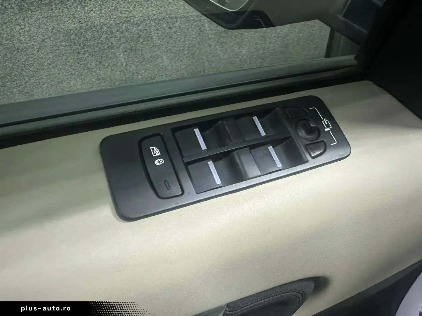 Land-Rover Discovery-Sport