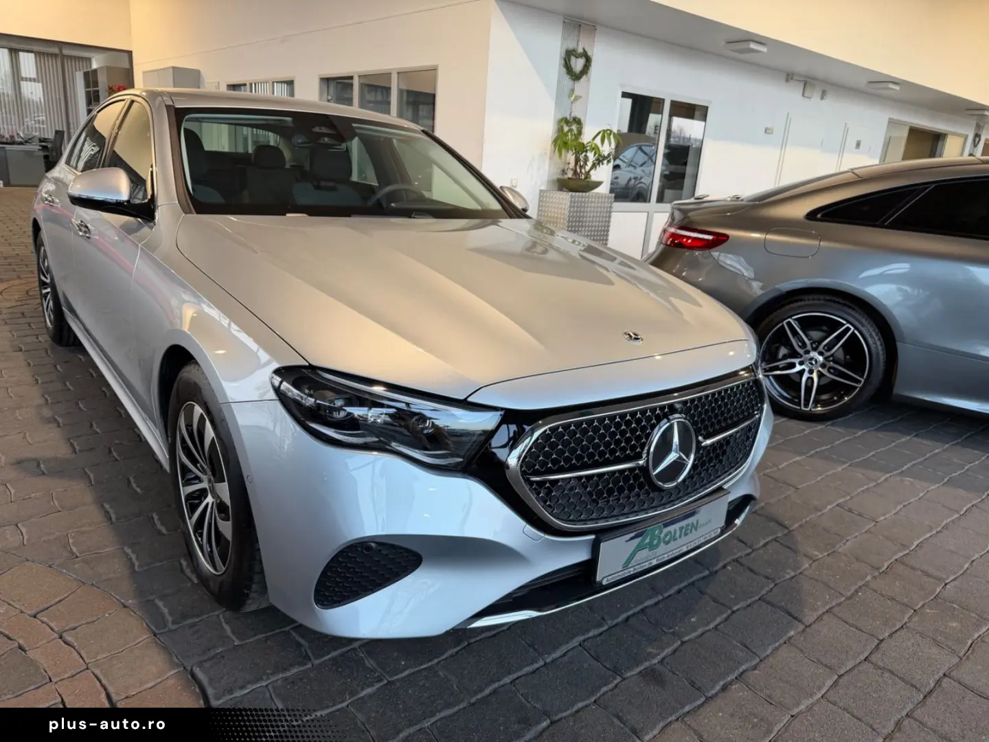 MERCEDES-BENZ E 200
