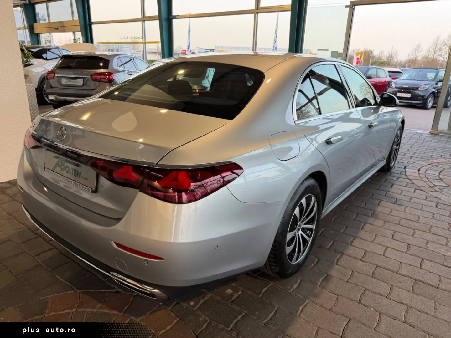 MERCEDES-BENZ E 200