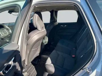 VOLVO XC60 B5 B AWD Core SiH GJR Win