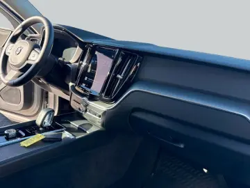 VOLVO XC60 B5 B AWD Core SiH GJR Win