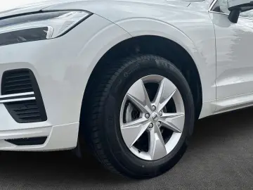 VOLVO XC60 B5 B AWD Core Weiß-Perl SiH GJR Win