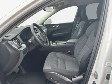 VOLVO XC60 B5 B AWD Core Weiß-Perl SiH GJR Win