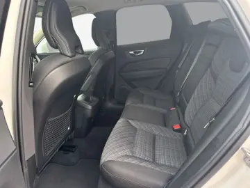 VOLVO XC60 B5 B AWD Core Weiß-Perl SiH GJR Win