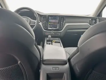 VOLVO XC60 B5 B AWD Core Weiß-Perl SiH GJR Win