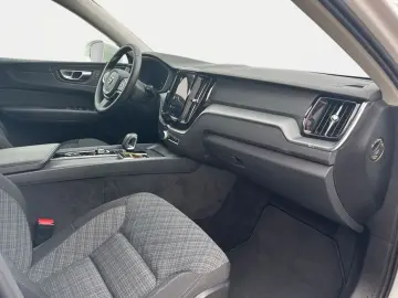 VOLVO XC60 B5 B AWD Core Weiß-Perl SiH GJR Win
