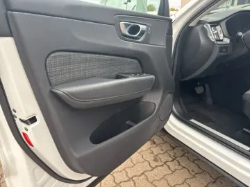 VOLVO XC60 B5 B AWD Core Weiß-Perl SiH GJR Win