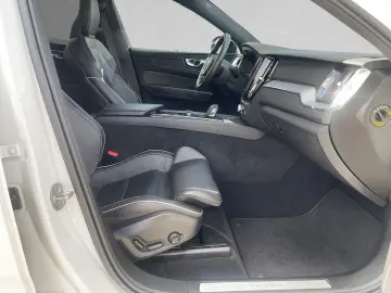 VOLVO XC60 B5 R-Design  Panorama