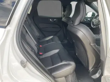 VOLVO XC60 B5 R-Design  Panorama