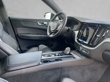 VOLVO XC60 B5 R-Design  Panorama