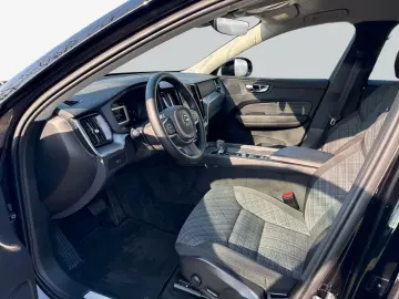 VOLVO XC60 B5 B AWD Core Fronts-H SiH GJR Win AHK