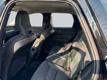 VOLVO XC60 B5 B AWD Core Fronts-H SiH GJR Win AHK