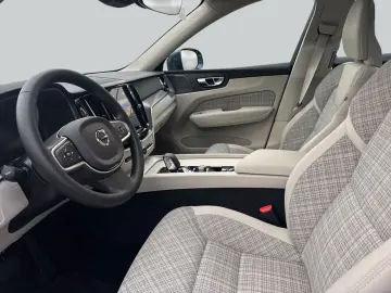VOLVO XC60 B5 B AWD Core Audio-HK Fronts-h SiH GJR