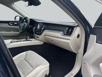 VOLVO XC60 B5 B AWD Core Audio-HK Fronts-h SiH GJR