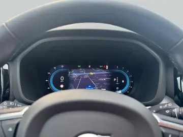 VOLVO XC60 B5 B AWD Core Audio-HK Fronts-h SiH GJR