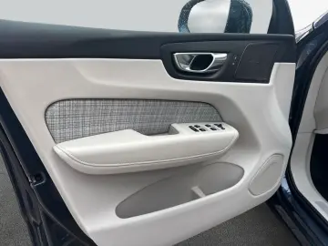 VOLVO XC60 B5 B AWD Core Audio-HK Fronts-h SiH GJR