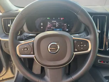 VOLVO XC60 B5 AWD Aut Google-Maps LED 19 Lenkradheiz