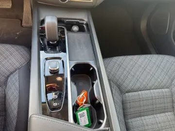 VOLVO XC60 B5 AWD Aut Google-Maps LED 19 Lenkradheiz