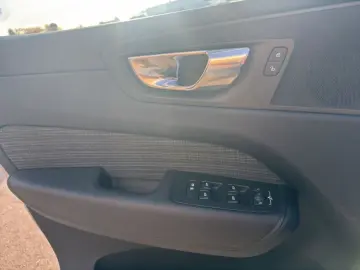 VOLVO XC60 B5 AWD Aut Google-Maps LED 19 Lenkradheiz