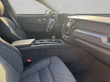 VOLVO XC60 B5 AWD Aut Google-Maps LED 19 Lenkradheiz