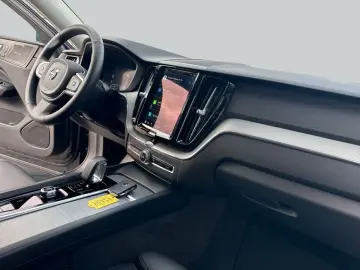 VOLVO XC60 B5 B AWD Core Leder HK-Audio SiH&Pak  Front
