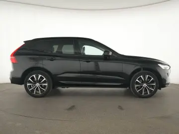 VOLVO XC60 Ultimate Dark B&W 360 Martix FourC Pano ACC