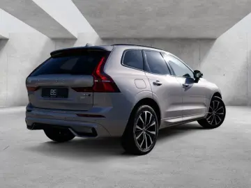 VOLVO XC60 B5 Ultimate Dark AWD FACEL. LED AHK STANDHZ