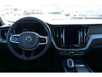 VOLVO XC60 B5 Ultimate Dark AWD FACEL. LED AHK STANDHZ