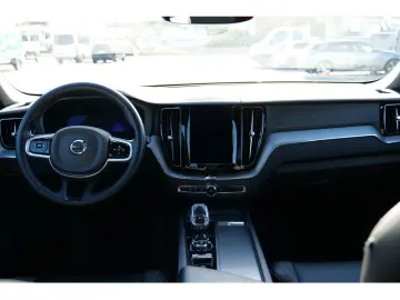 VOLVO XC60 B5 Ultimate Dark AWD FACEL. LED AHK STANDHZ