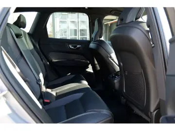 VOLVO XC60 B5 Ultimate Dark AWD FACEL. LED AHK STANDHZ