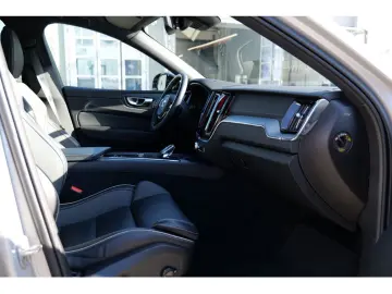 VOLVO XC60 B5 Ultimate Dark AWD FACEL. LED AHK STANDHZ
