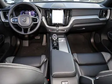 VOLVO XC60 Plus Dark AWD B5 Benzin EU6d Allrad Leder d