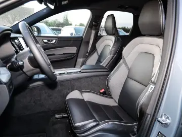 VOLVO XC60 Plus Dark AWD B5 Benzin EU6d Allrad Leder d