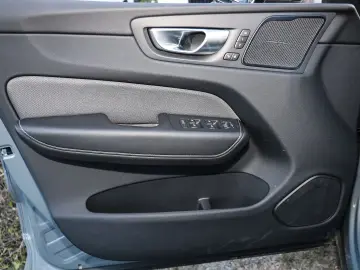 VOLVO XC60 Plus Dark AWD B5 Benzin EU6d Allrad Leder d