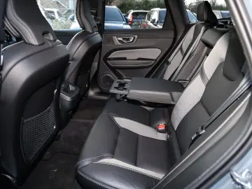 VOLVO XC60 Plus Dark AWD B5 Benzin EU6d Allrad Leder d
