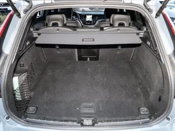 VOLVO XC60 Plus Dark AWD B5 Benzin EU6d Allrad Leder d