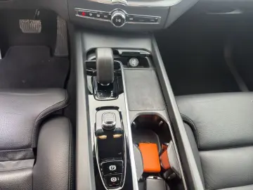 VOLVO XC60 B5 AWD Aut Alarm AHK H&K ACC BLIS Leder Lic