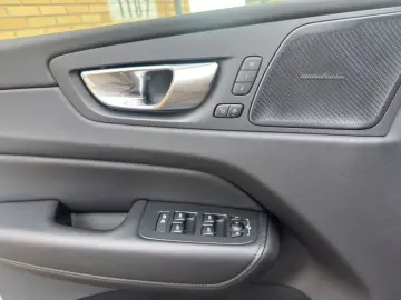 VOLVO XC60 B5 AWD Aut Alarm AHK H&K ACC BLIS Leder Lic