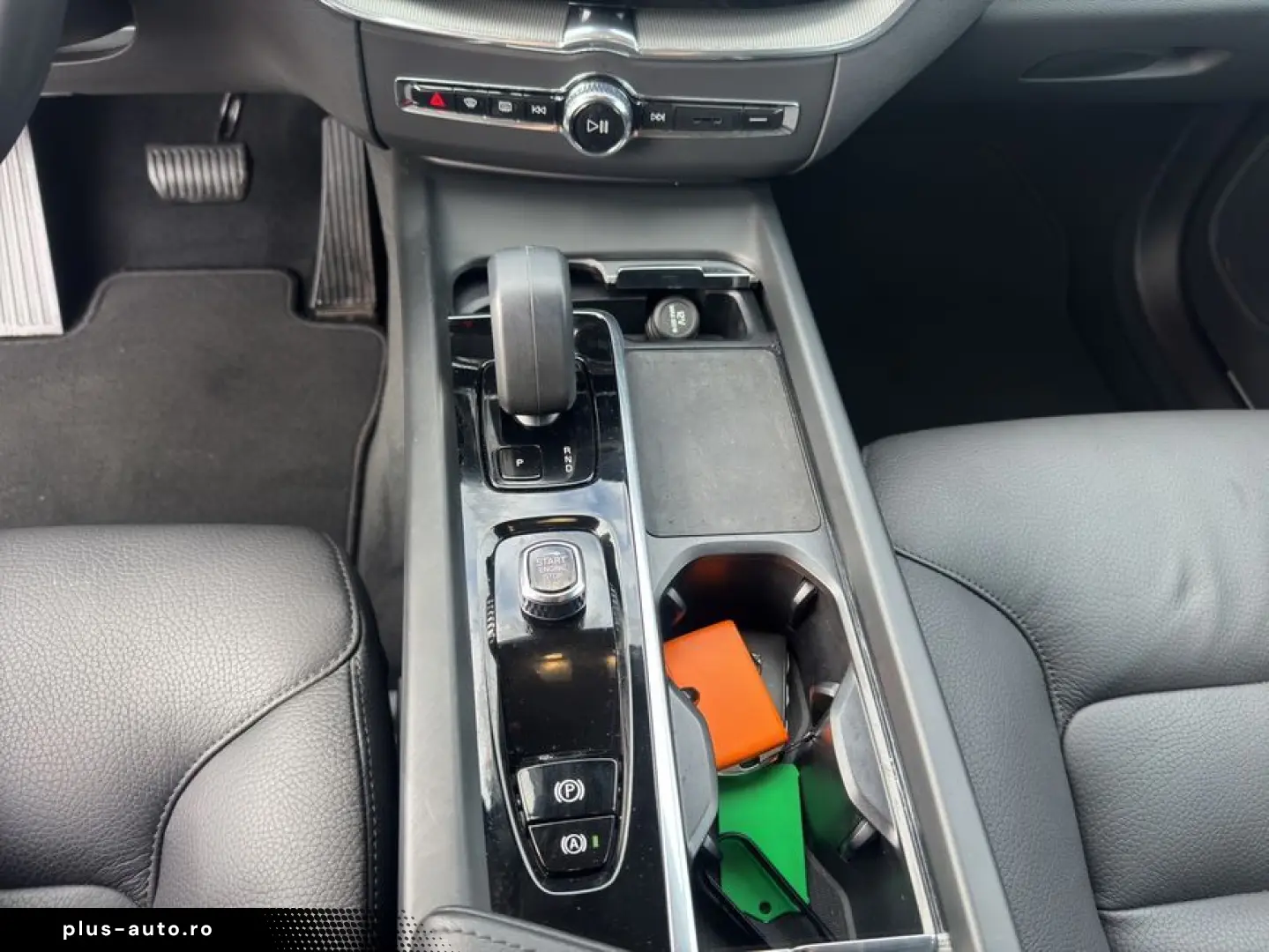VOLVO XC60 B5 AWD Aut Leder ACC BLIS Voll-LED H&K