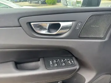 VOLVO XC60 B5 AWD Aut Leder ACC BLIS Voll-LED H&K