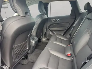 VOLVO XC60 B5 AWD Aut Leder ACC BLIS Voll-LED H&K
