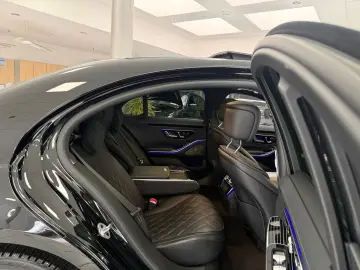 MERCEDES-BENZ S 580 e AMG AIRM PANO BURM HUD DISTR SOFT 360