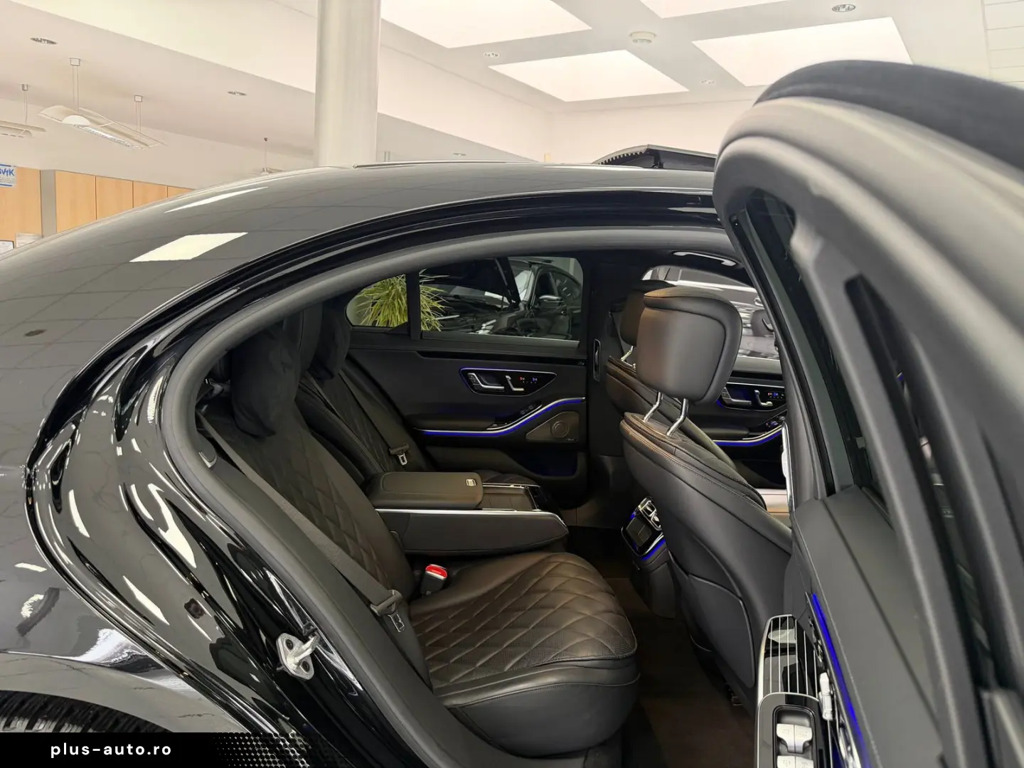 MERCEDES-BENZ S 580 e AMG AIRM PANO BURM HUD DISTR SOFT 360