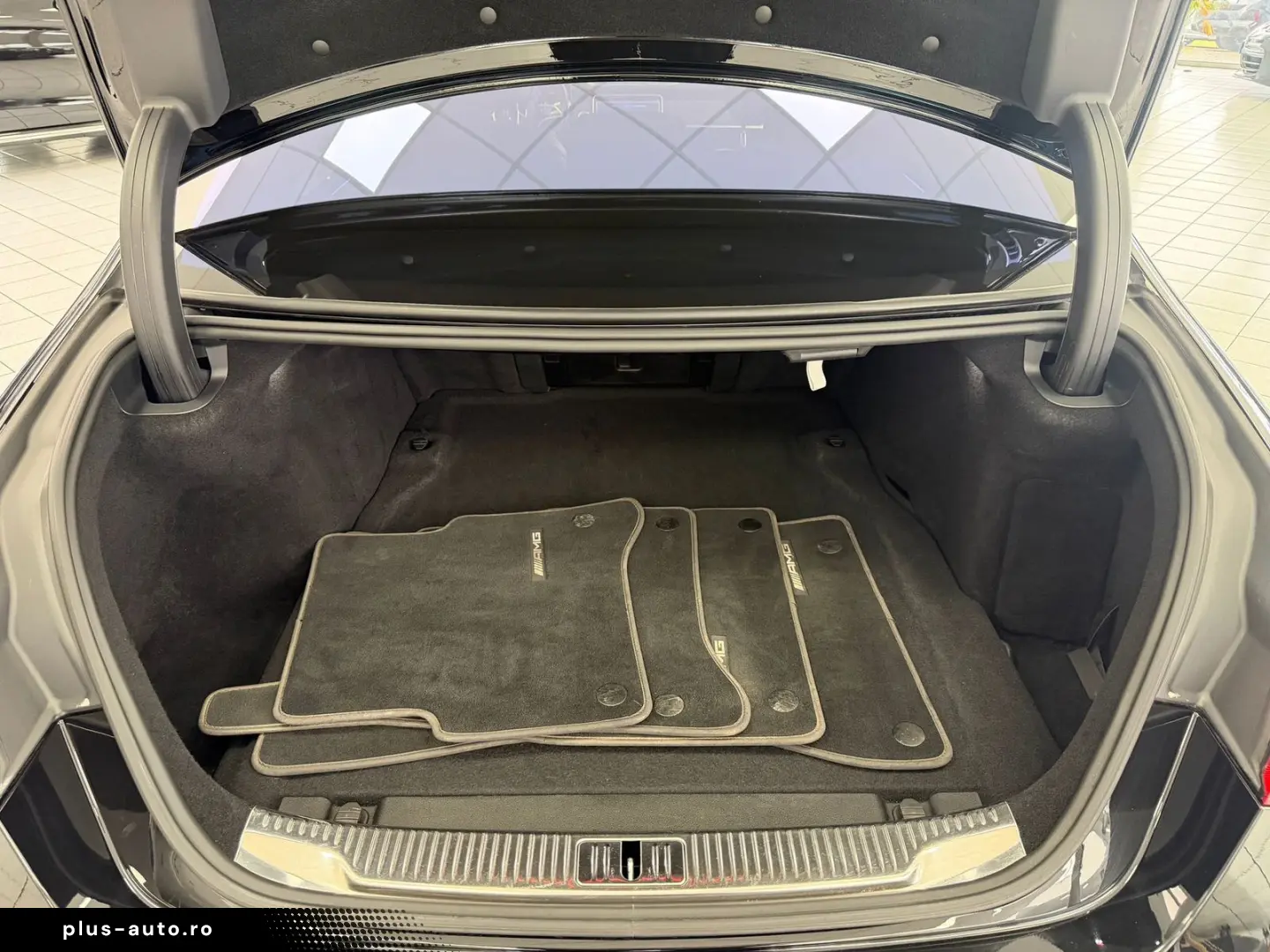 MERCEDES-BENZ S 580 e AMG AIRM PANO BURM HUD DISTR SOFT 360