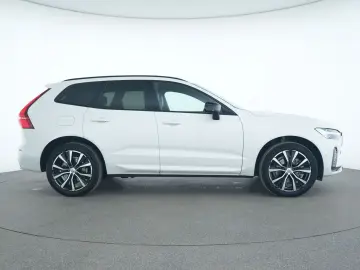 VOLVO XC60 Plus Dark 360  AHK ACC LED Kessy SHZ PDC