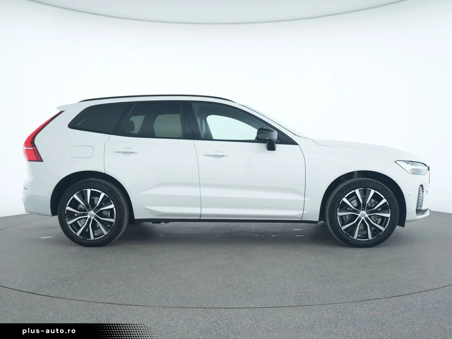 VOLVO XC60 Plus Dark 360  AHK ACC LED Kessy SHZ PDC